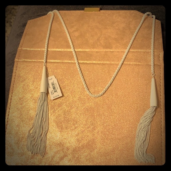 Kendra Scott Matte White Phara necklace - Picture 3 of 4